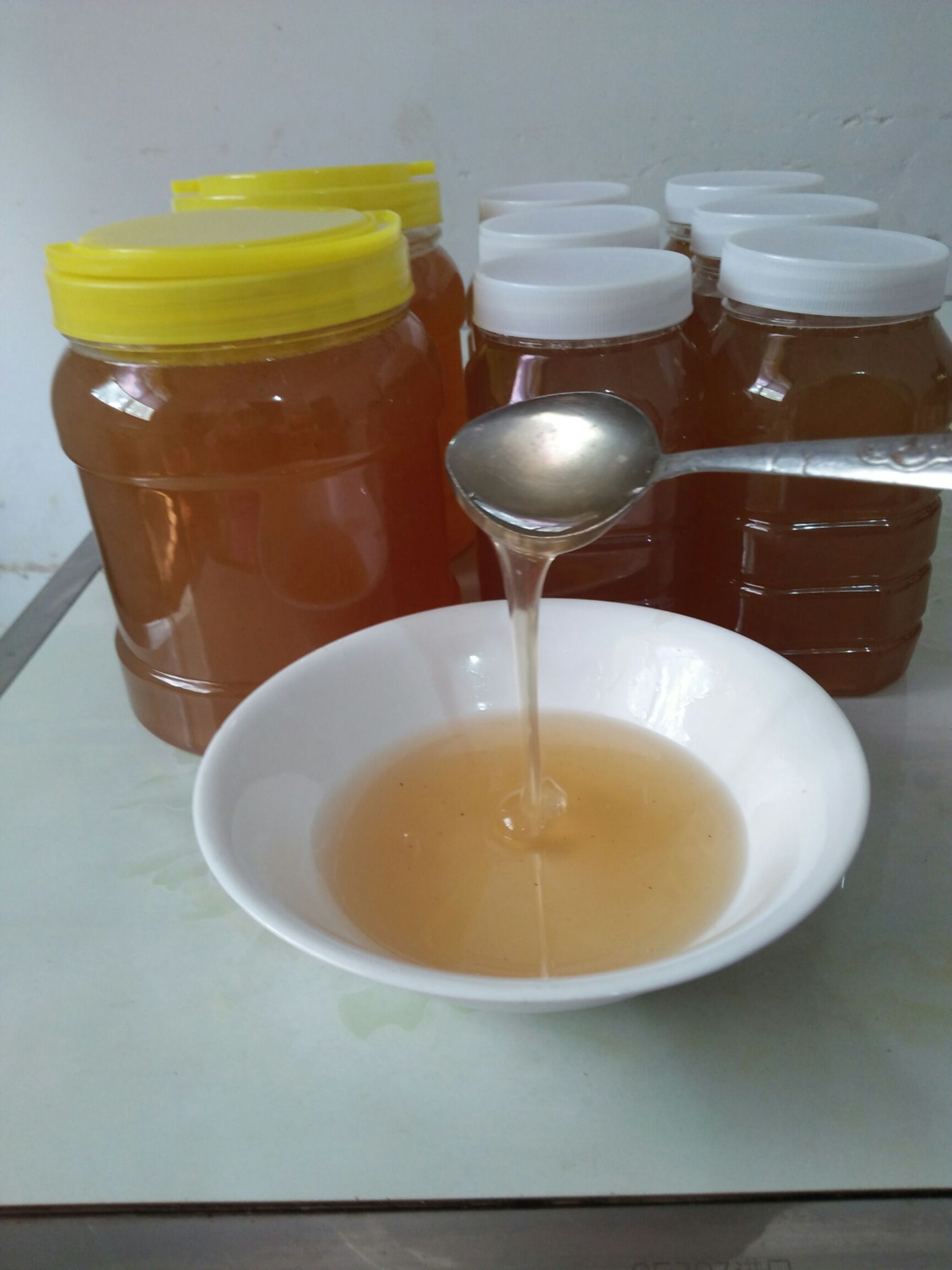 做梦梦见很多蜜蜂和蜂蜜什么意思(梦见蜜蜂和好多蜂蜜)