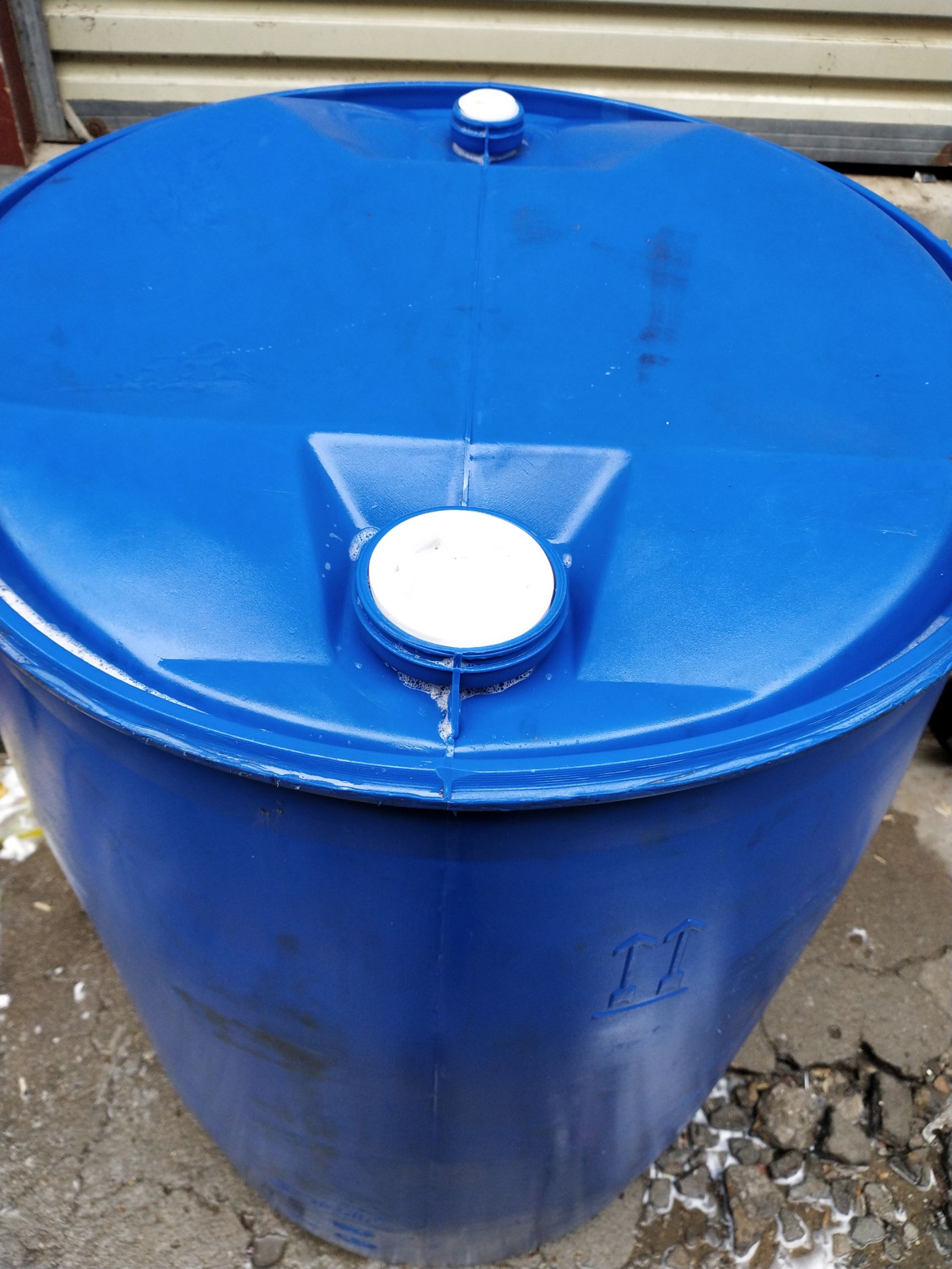 扶沟县大水桶，盛250公斤水，直径56厘米，高90厘米，