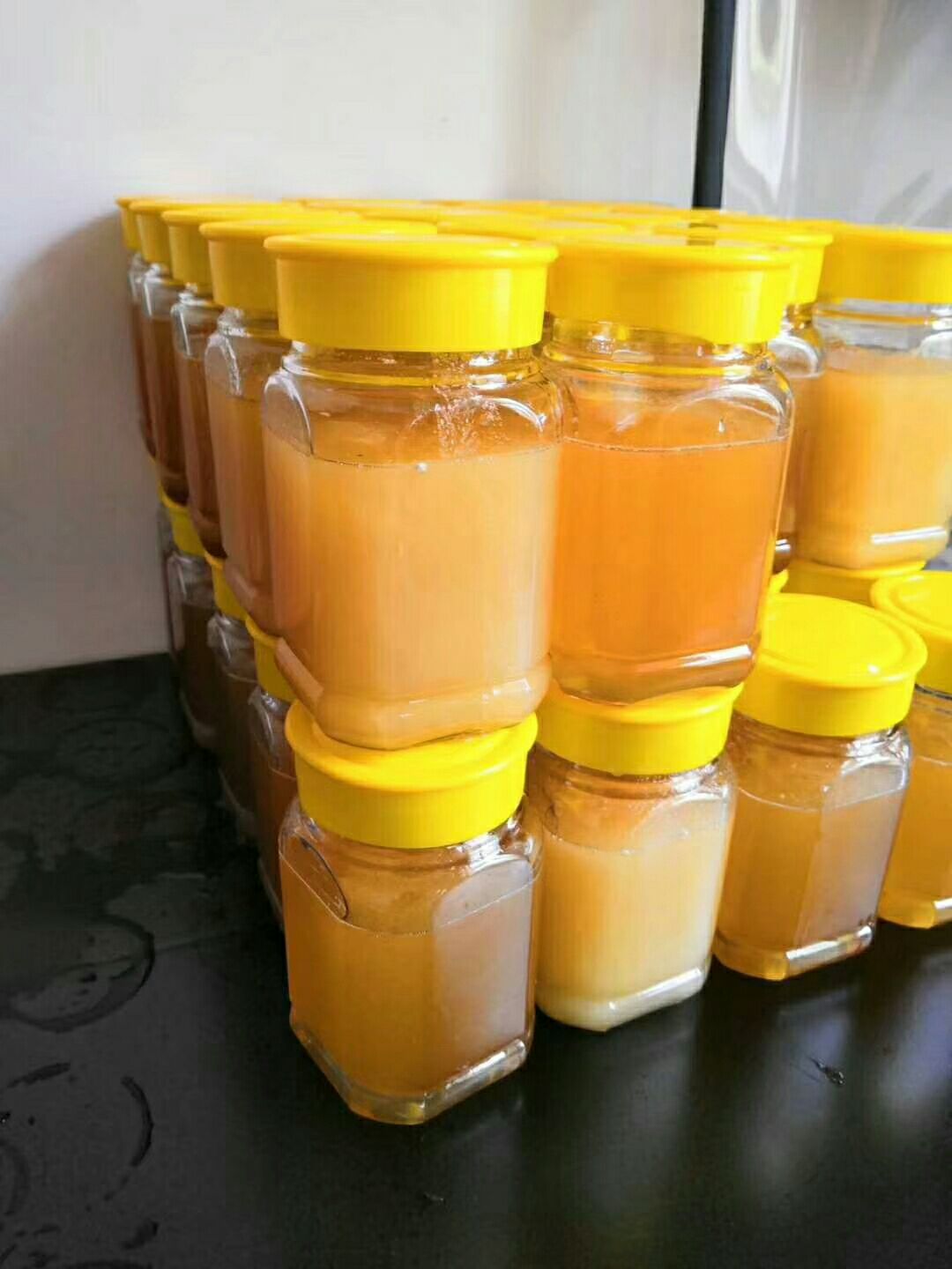 自己家养的蜂蜜图片(自家养的蜂蜜可以喝吗)