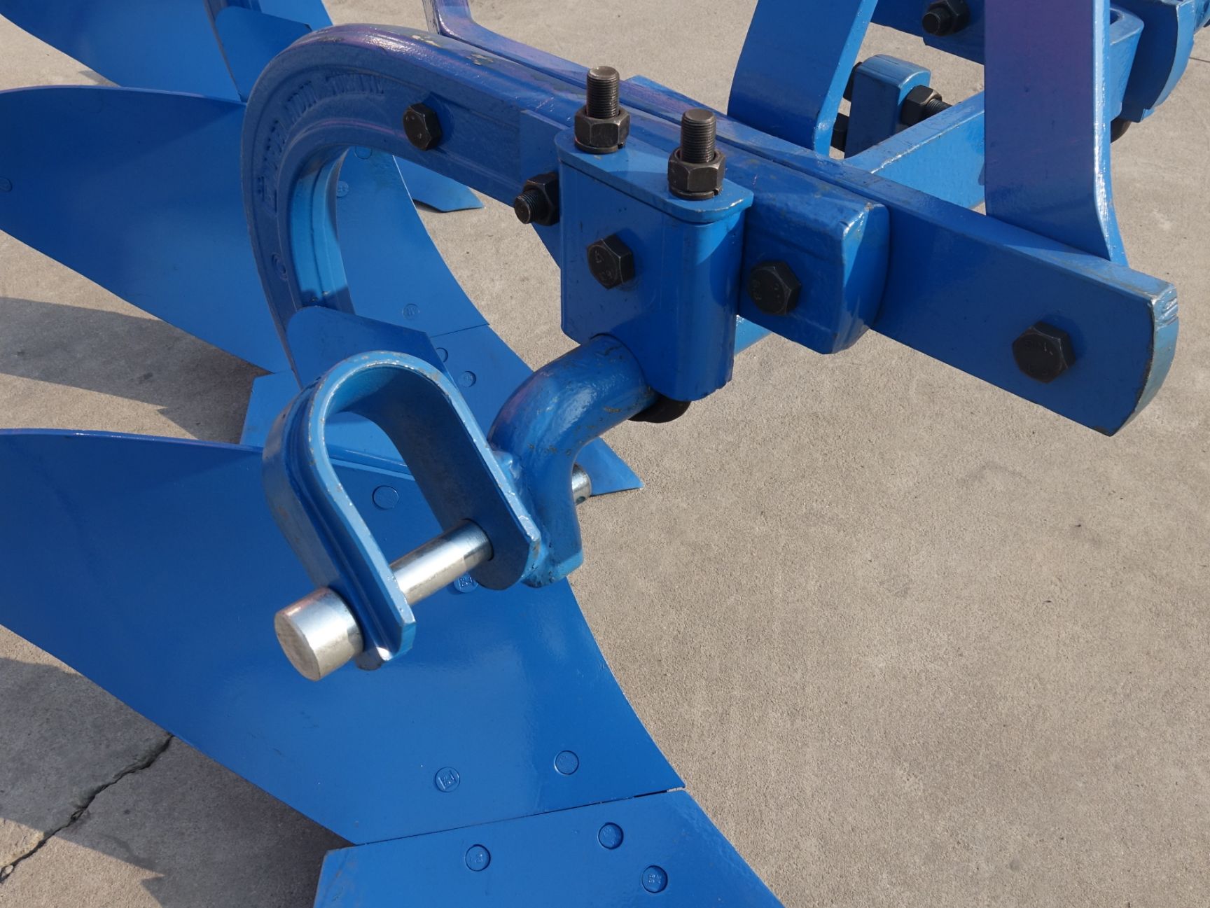  钢板铧式犁全钢开沟犁优质三铧犁重型耕地机犁地机