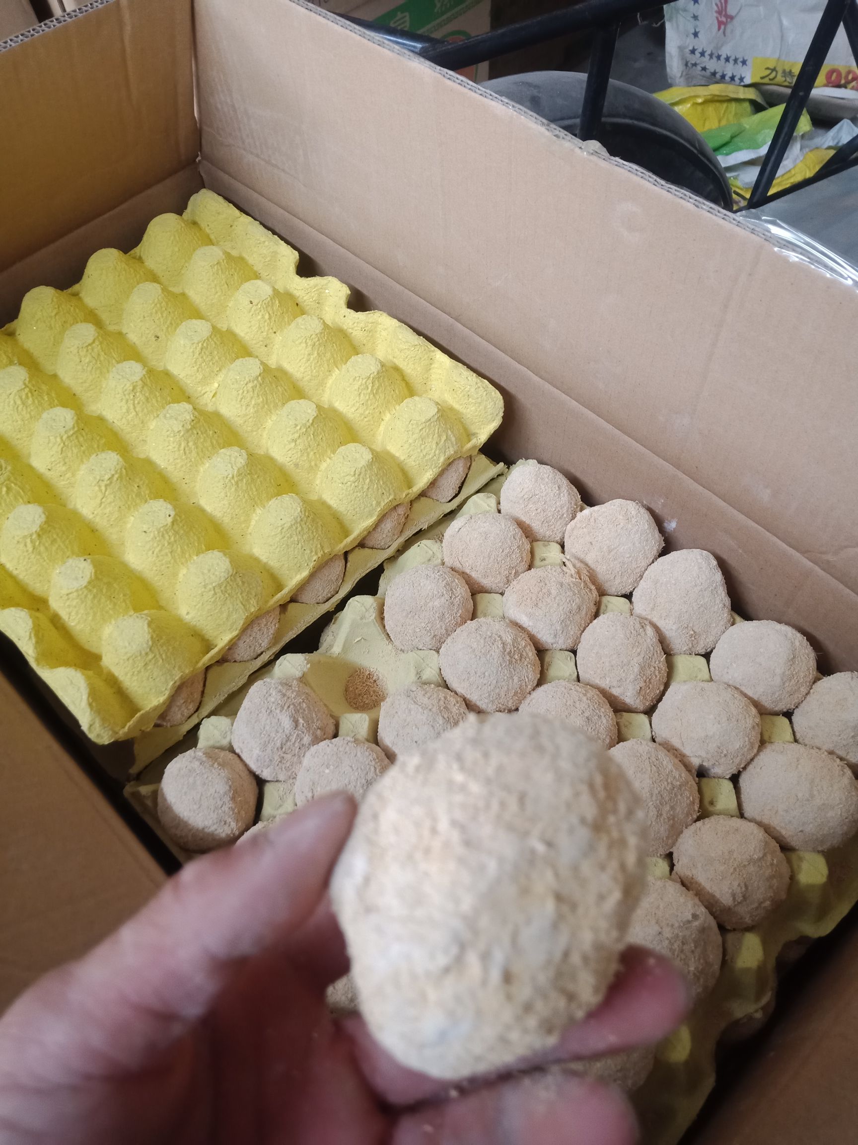 松花皮蛋  鸡灰蛋黄心糖心鸡皮蛋