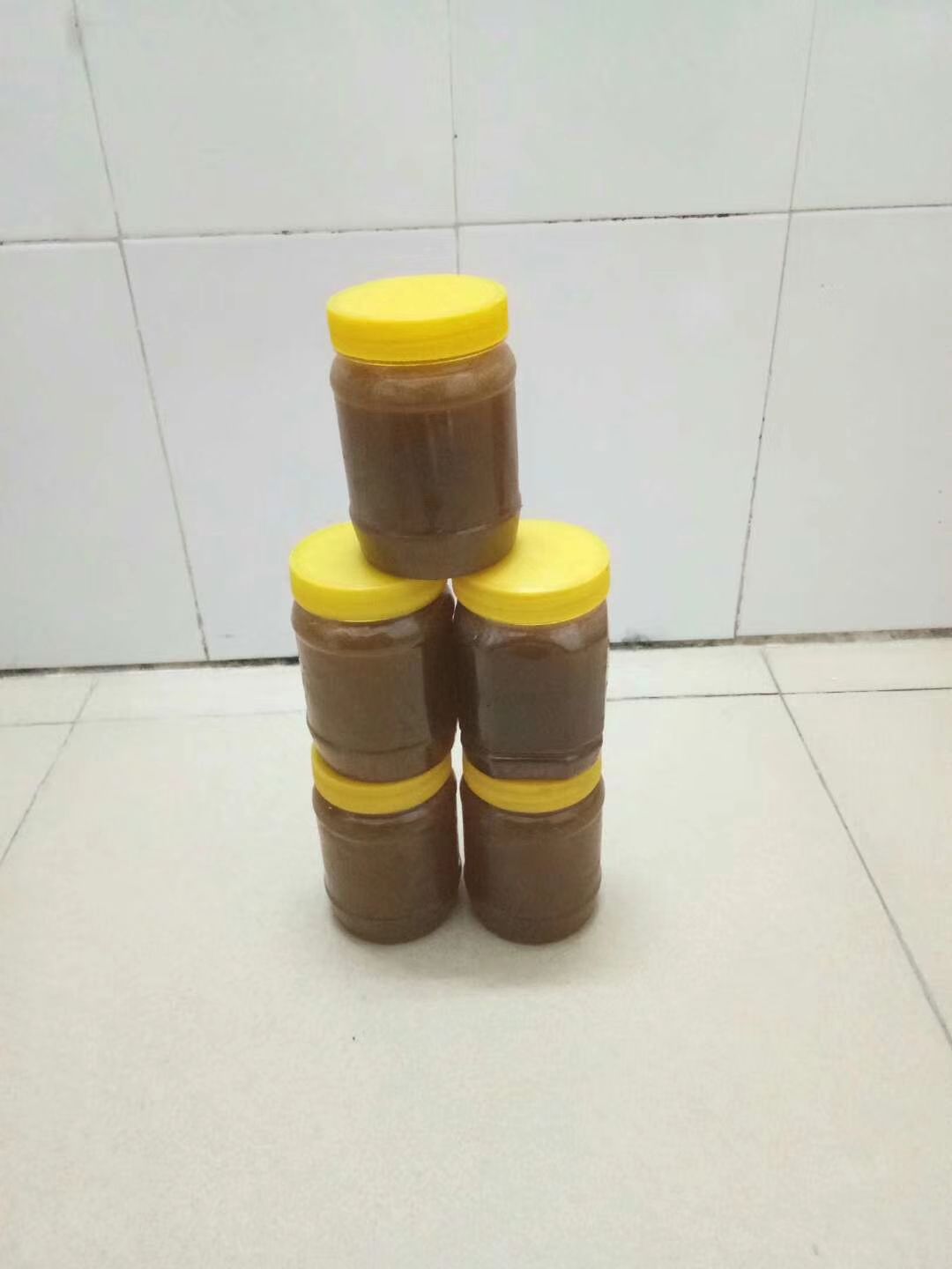 塑料瓶装蜂蜜能放多久(塑料瓶可以储存蜂蜜吗)