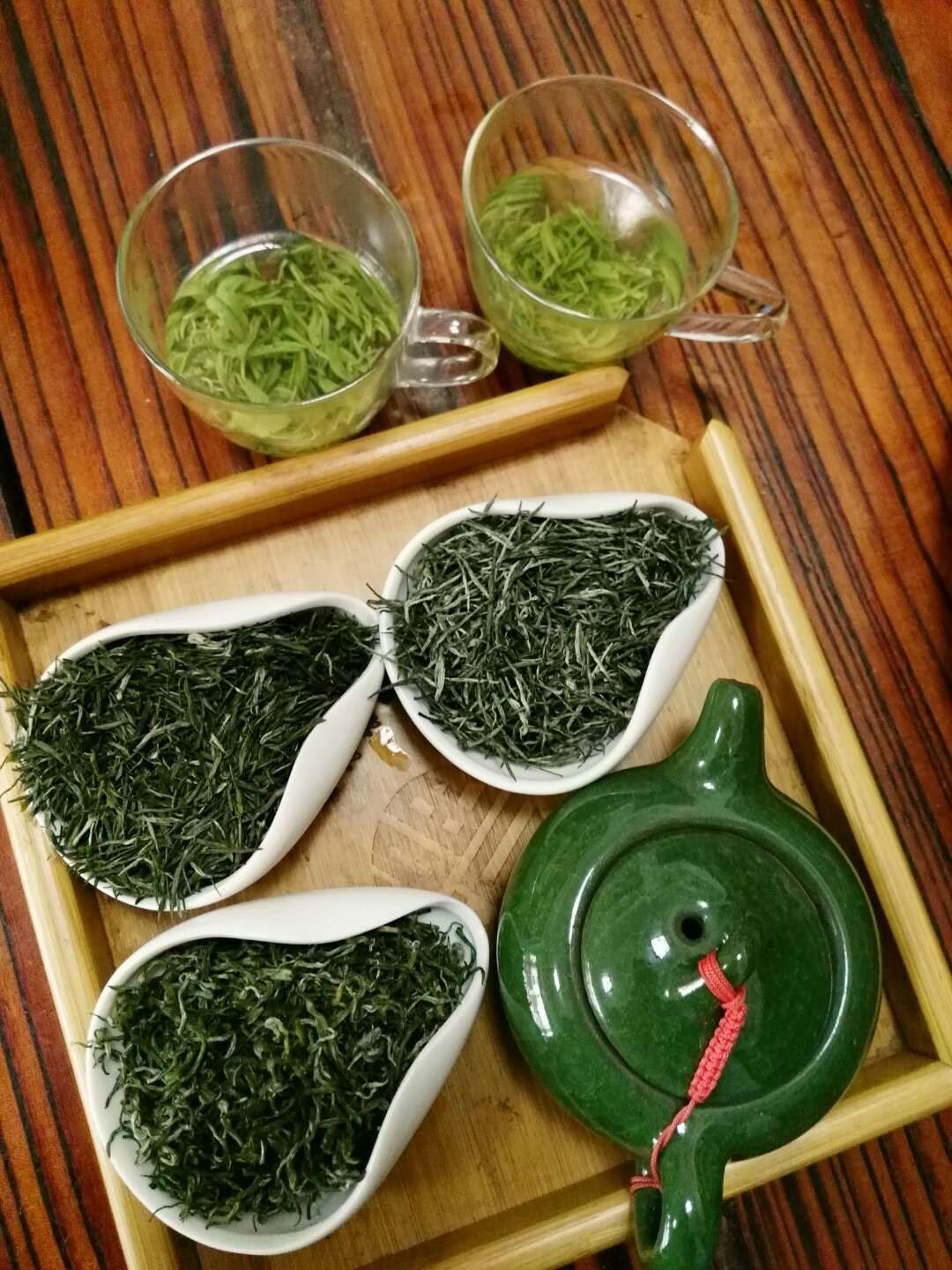  古丈毛尖，味清，口感回味无穷。提神，消化，