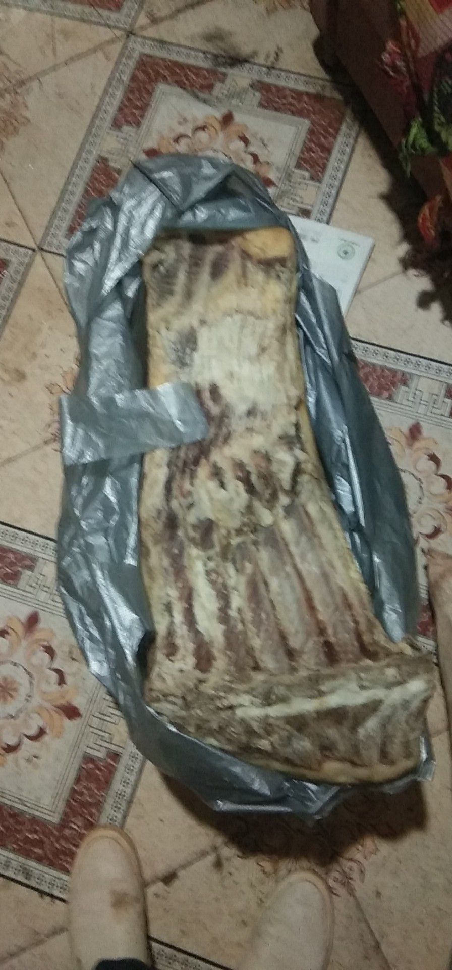 腊肉  几十年的传受传统腌制自然风干或柴火熏饲养主要以草