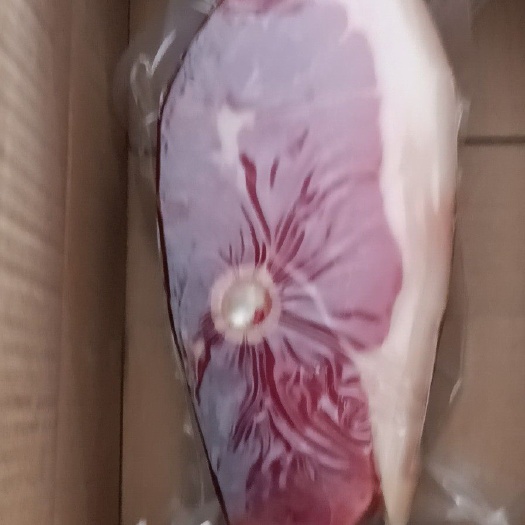 富源县 正宗宣威农家火腿，纯手工腌制，自然风干