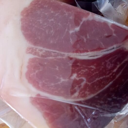 宣威市宣威火腿 生态农家火腿，自然风干。