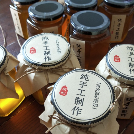 阿勒泰市土蜂蜜 色泽晶亮、浑而不浊、口感柔软细腻、余味清香悠久、风味
