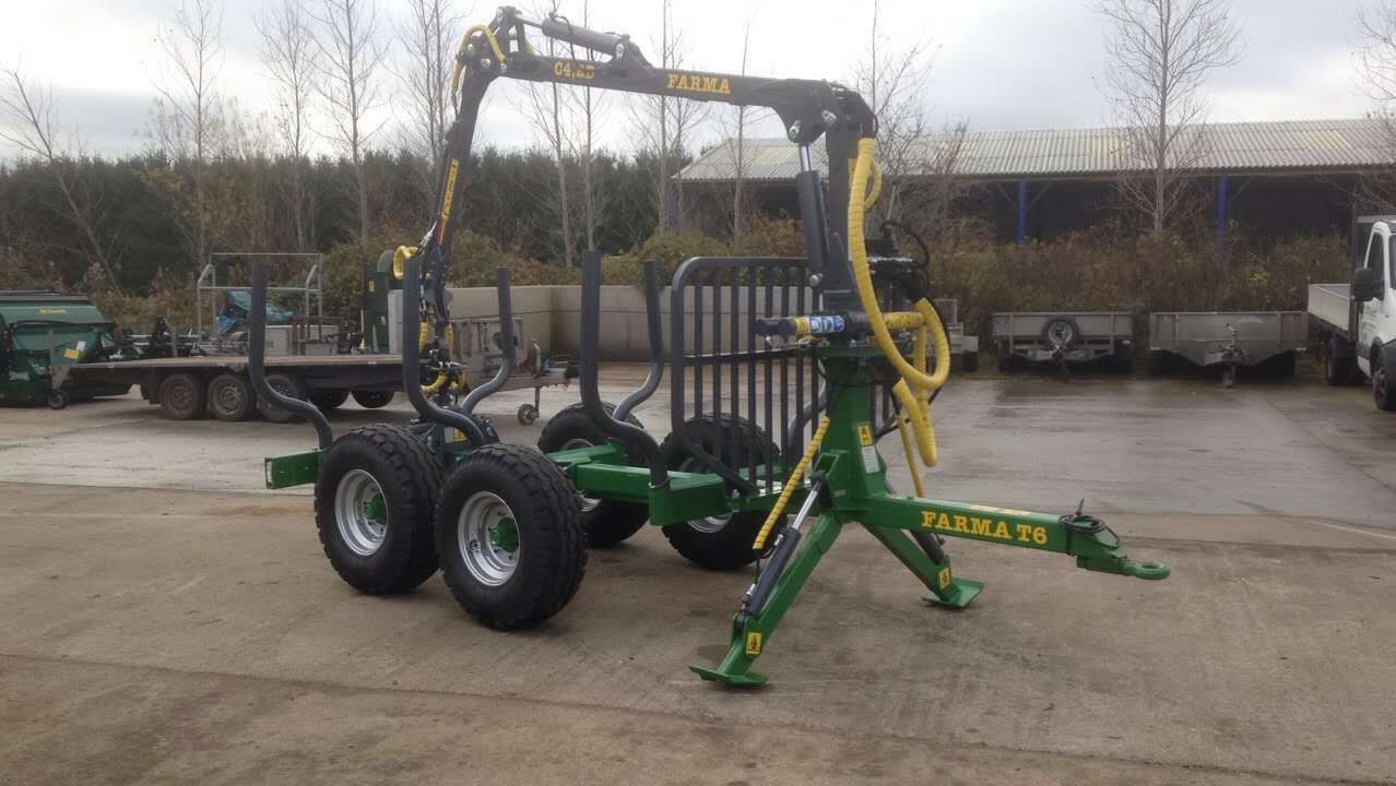  360度旋转抓木机拖车，木材装载机转运拖斗，大臂式液压抓木机