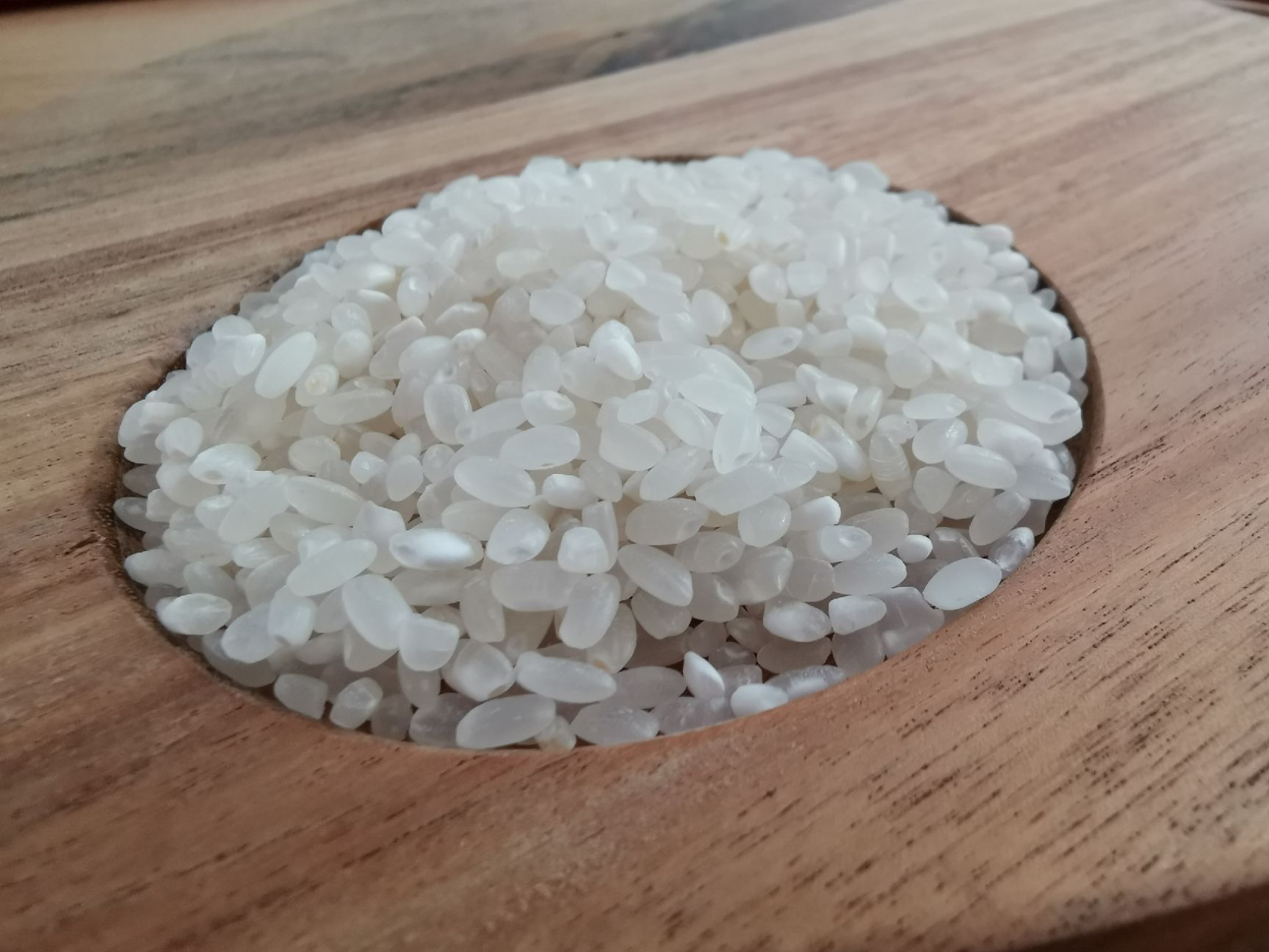  多种品种稻谷，糙米，大米，自有工厂和基地