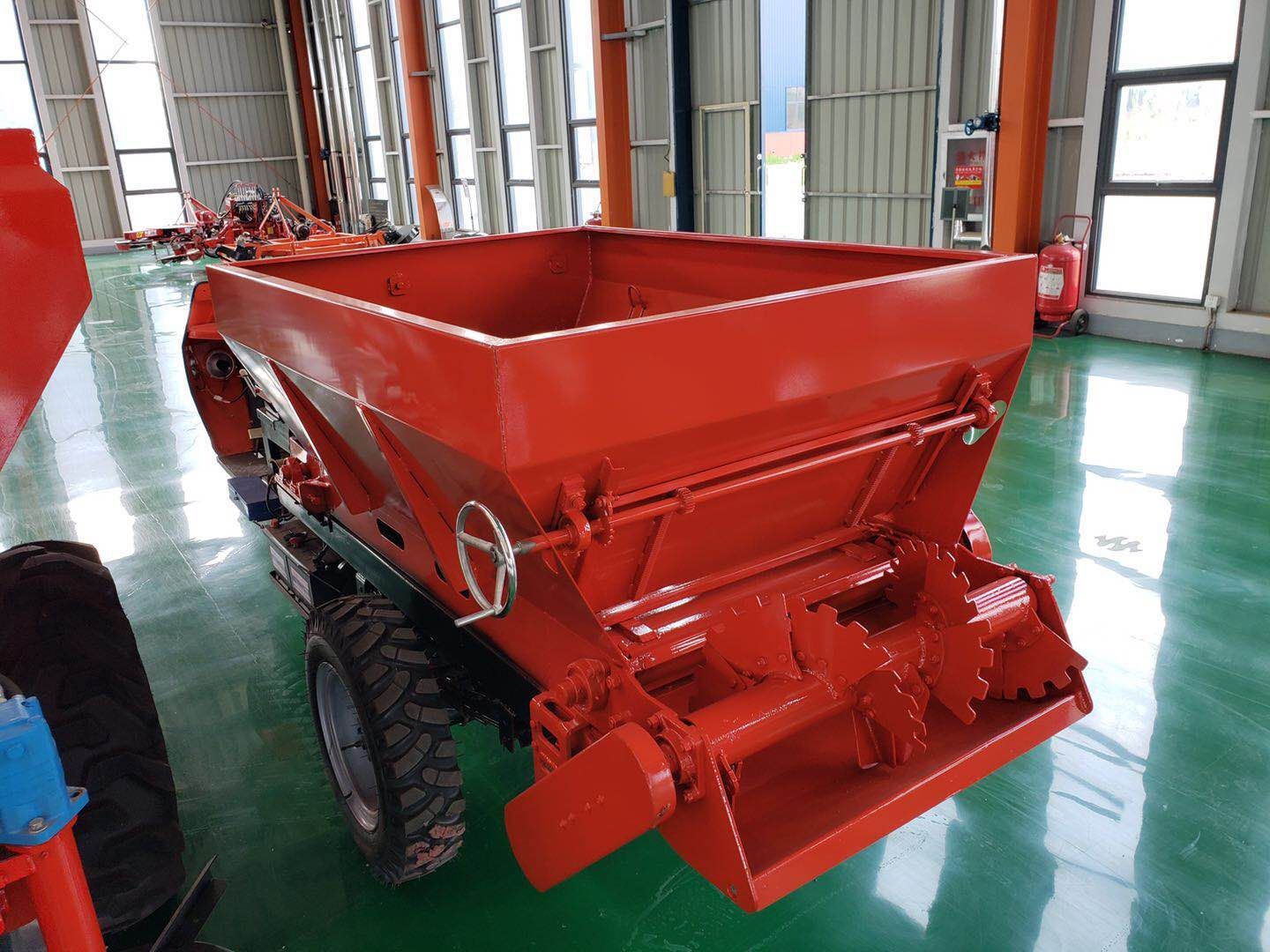 撒播机 自走大棚果园专用牛羊粪撒粪车，粉末肥湿粪多功能撒肥机厂家直销