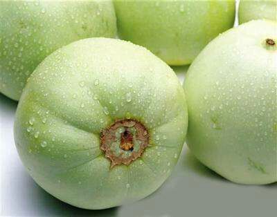  甜瓜品种有，黄金瓜，东方蜜，绿宝、瑞红、甜宝、花蕾、羊角稣等