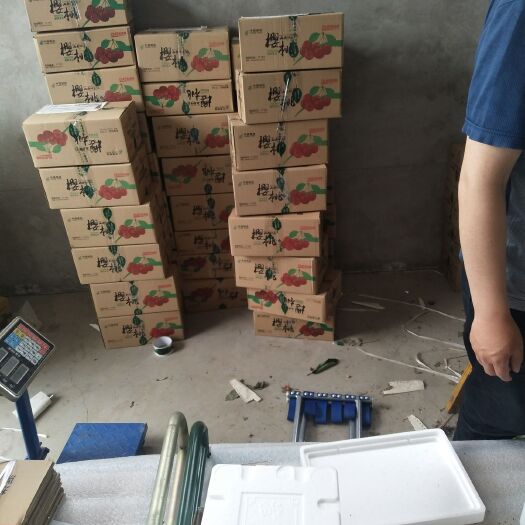 绛县 自己家种的无公害大樱桃，包甜，有需要的朋友联系。