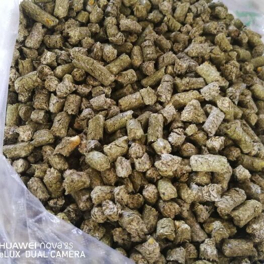 林西县颗粒饲料  全株玉米复合草颗粒，营养丰富，物美价廉，适合各种牛羊养殖