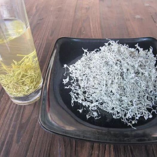 来凤县 土家富硒藤茶别名霉茶、土家神茶、长寿茶，属葡萄科显齿蛇葡萄