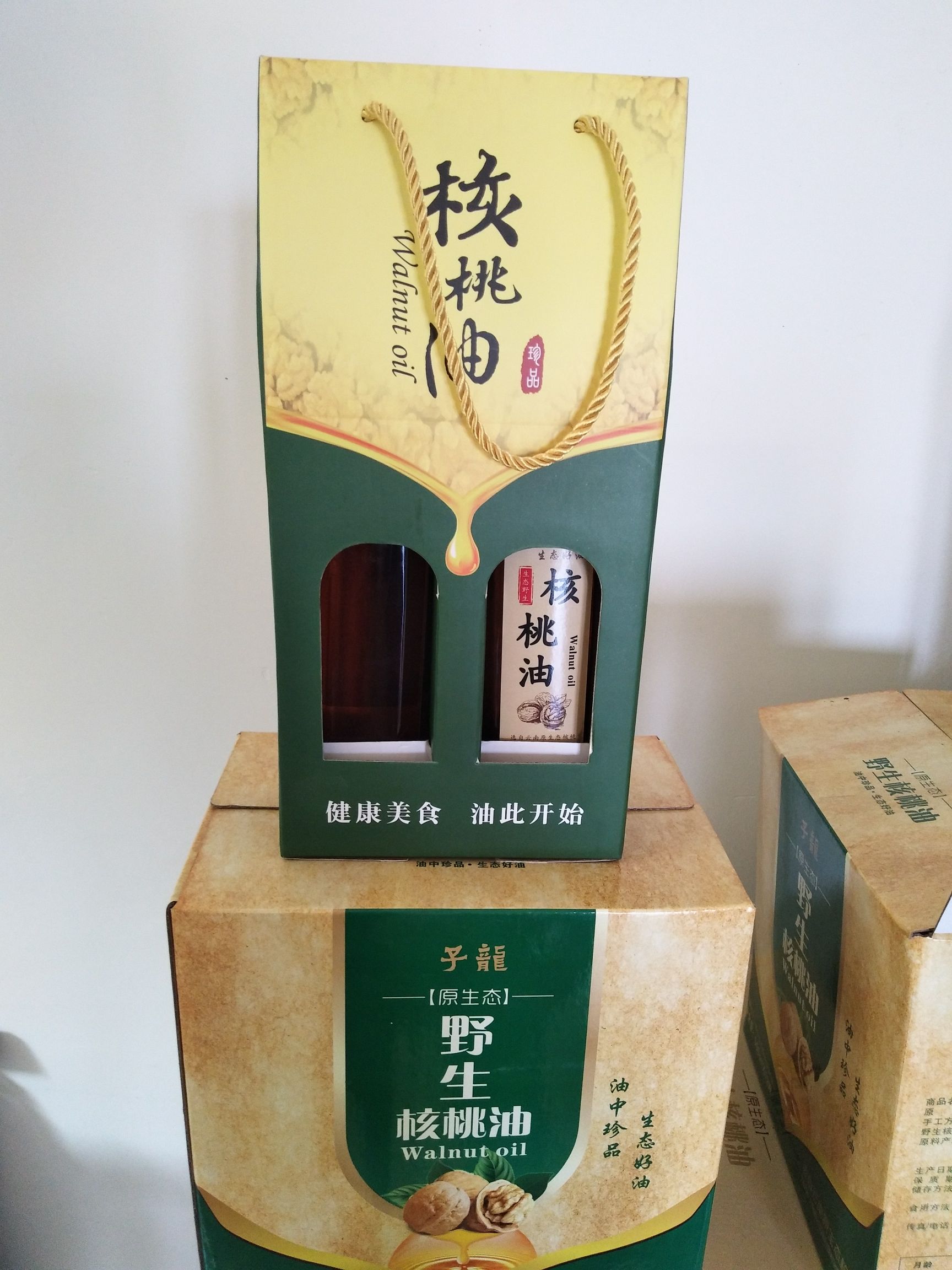  野生核桃油纯手工制作，土锅制作，