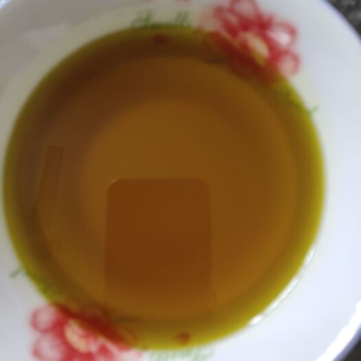 东至县精选本地油菜籽，传统压榨工艺， 精炼浓香菜籽油，无勾兑。