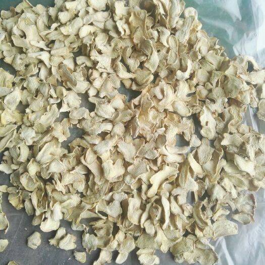 罗平县低硫干姜片 低硫姜片，品质好，灰都是筛选过，捡过，大片的，罗平年前货