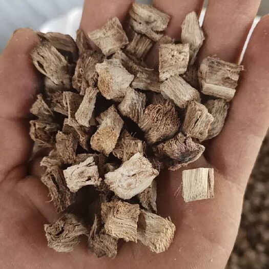 岳西县 茶叶，茯苓，天麻，葛根。
