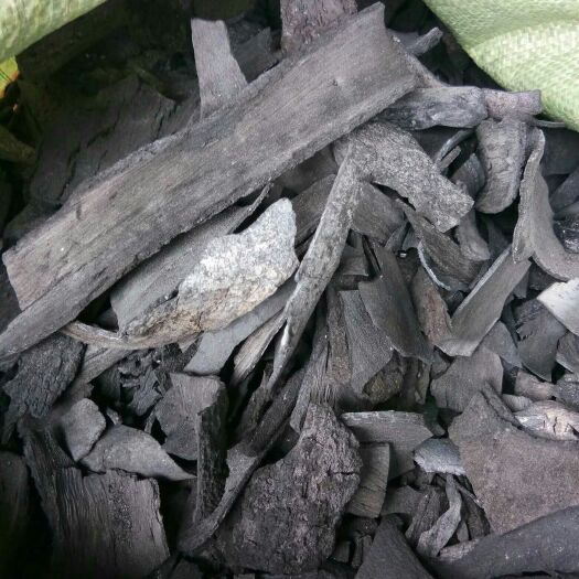 桂平市大量供应荔枝果木炭烧烤木炭环保机制炭型炭原料荔枝木炭皮木炭渣