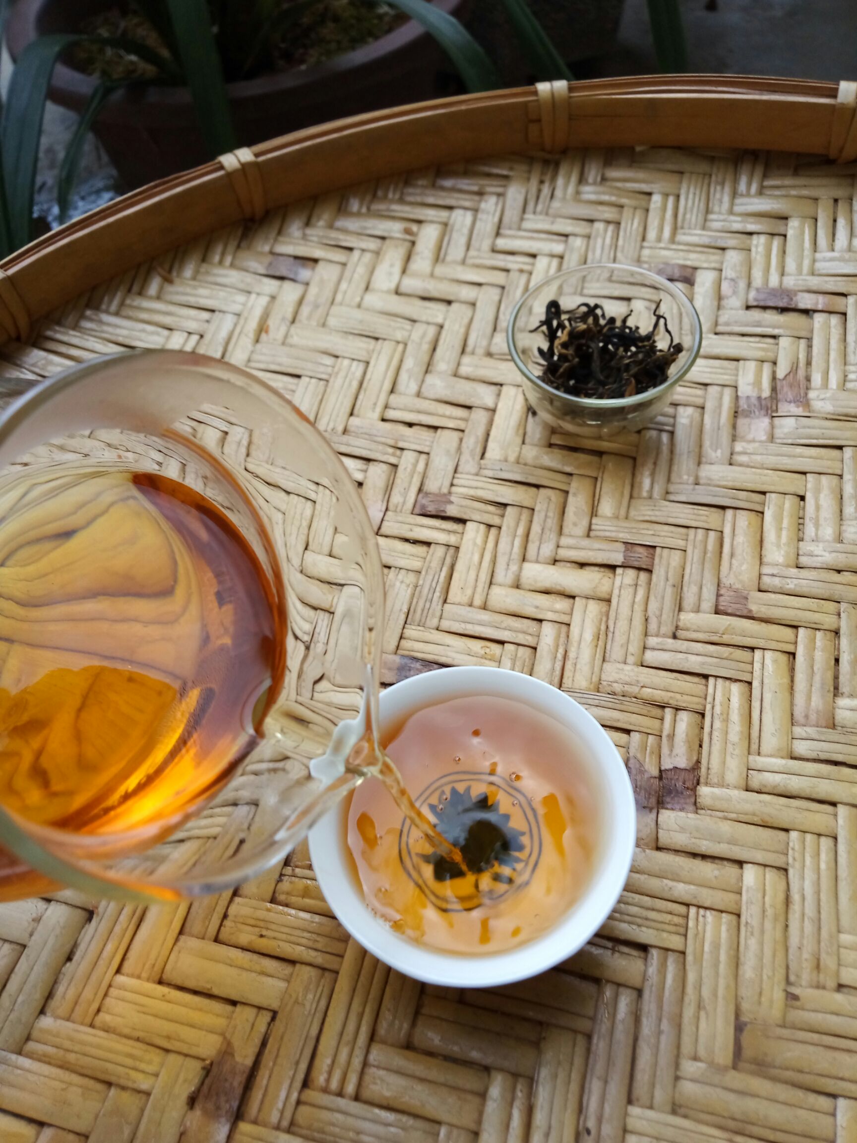 包邮云南滇红工夫红茶烤红茶凤庆红茶大众口粮茶滇红茶