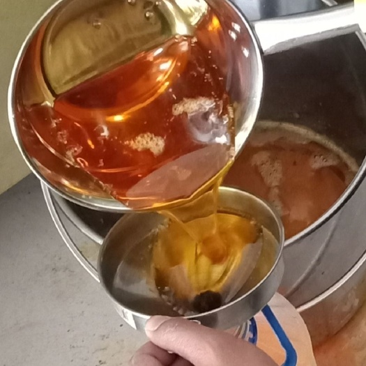 长春 农家纯笨榨大豆油 东北笨榨 冷压笨榨 食用油，七里香