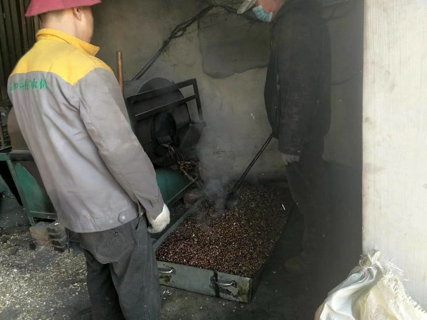  笨榨花生油
