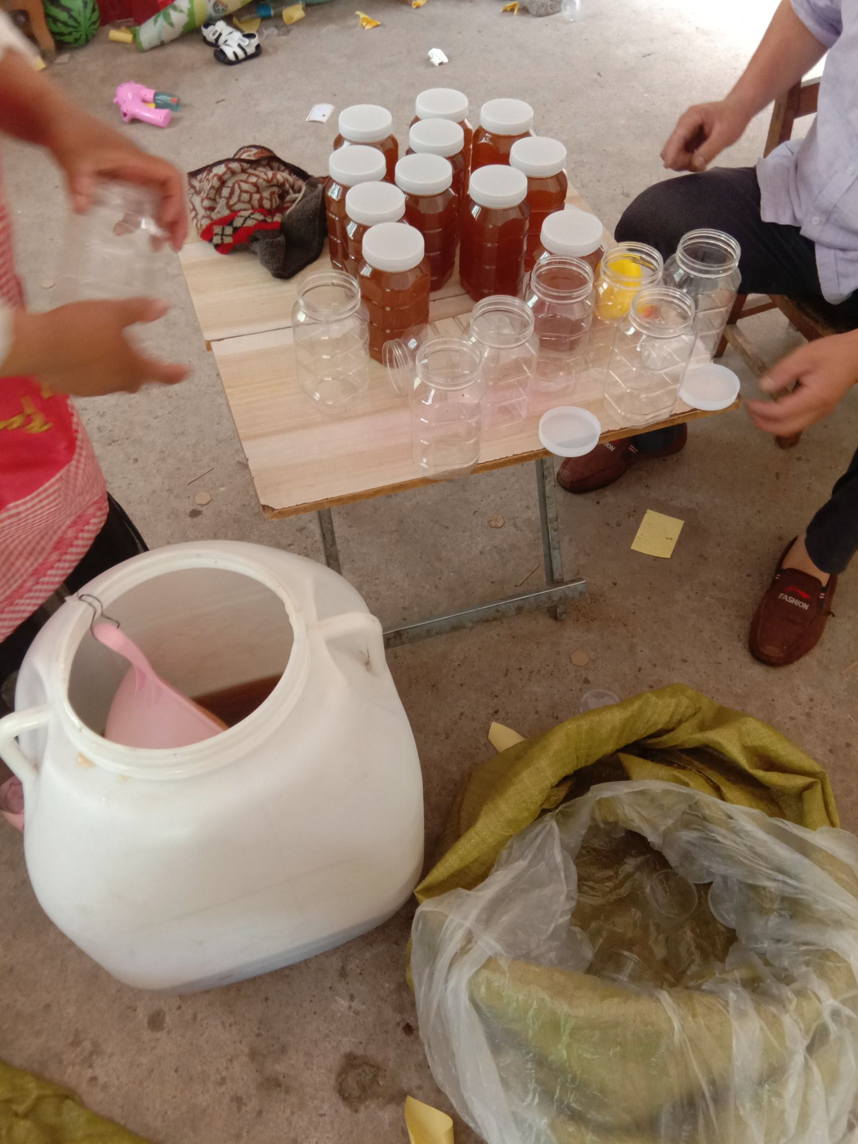  天然枣花蜂蜜，自家的养蜂场