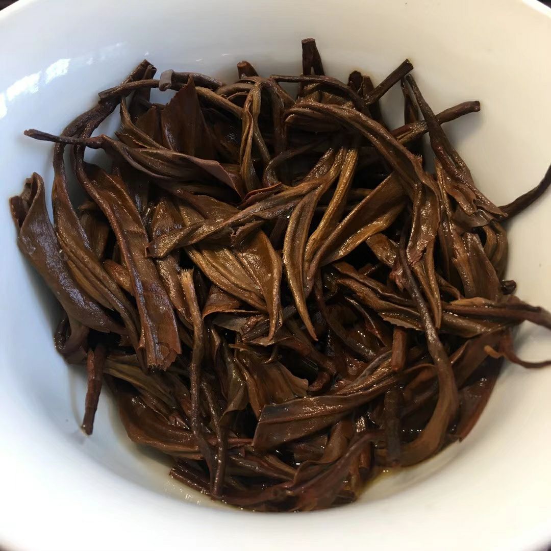 宫庭金芽 古树滇红，耐泡度高，可高温冲泡，香甜依旧，浓淡相宜。