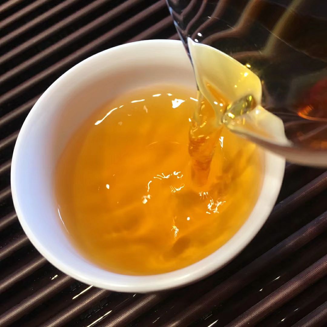 宫庭金芽 古树滇红，耐泡度高，可高温冲泡，香甜依旧，浓淡相宜。