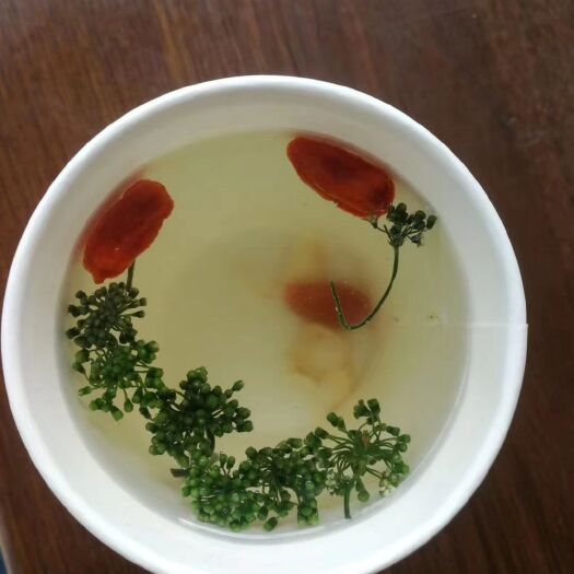 通化县 人参花茶，采4至六年人参花蕾自然晒干，晒以枸杞子泡茶饮用，