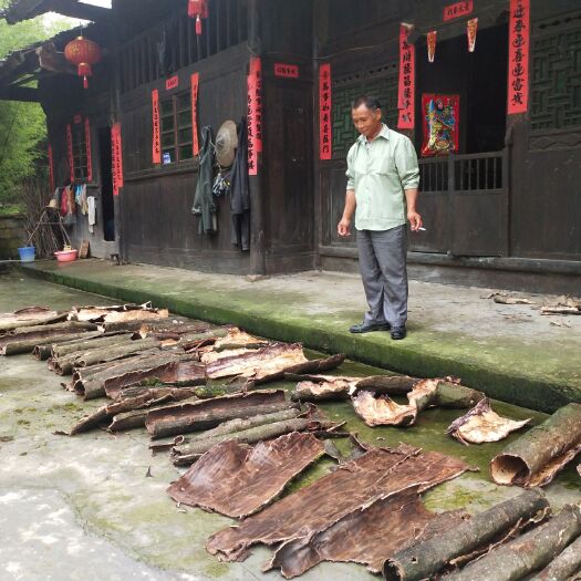 三穗县 30多年的杜仲，干货货源有限，诚信交易。