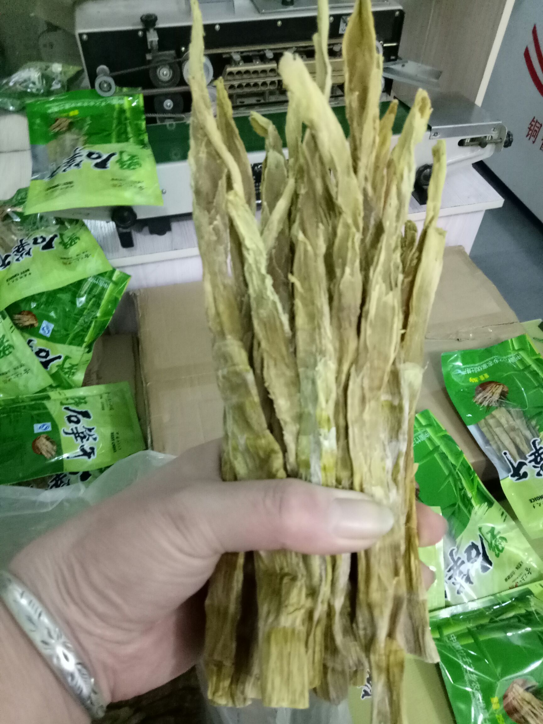  高山野生石笋干