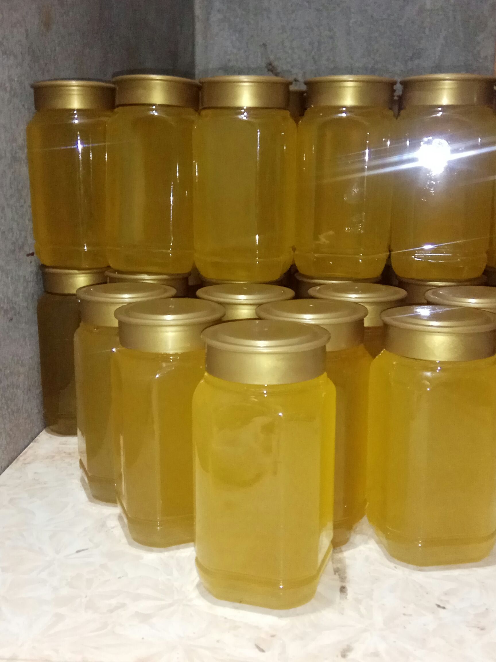 正宗土蜂蜜是什么样的(真正的土蜂蜜是什么味道) 正宗土蜂蜜是什么样的(真正的土蜂蜜是什么味道)