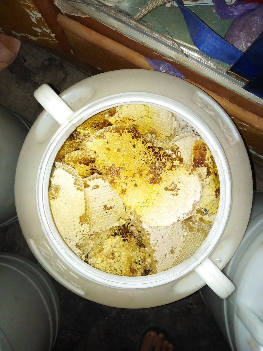 蜂蜜一百块钱一斤贵吗(蜂蜜一百块钱一斤贵吗图片)