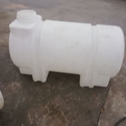 重庆市 塑料水箱    车载卧式水箱    500L滚塑PE水箱