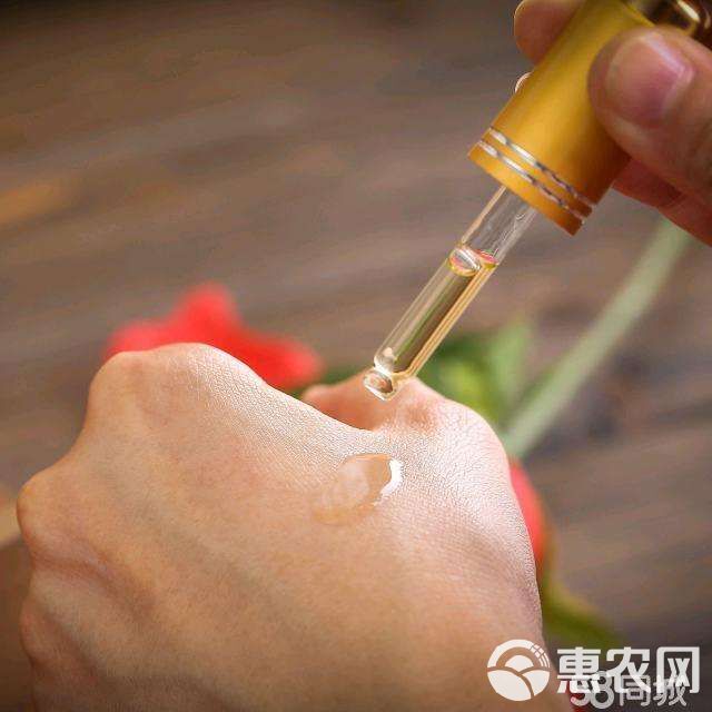  苦水玫瑰精油