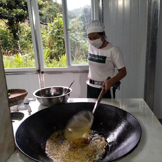 兴义市鸡枞菌 鸡枞油120元1斤内有炸干的鸡枞