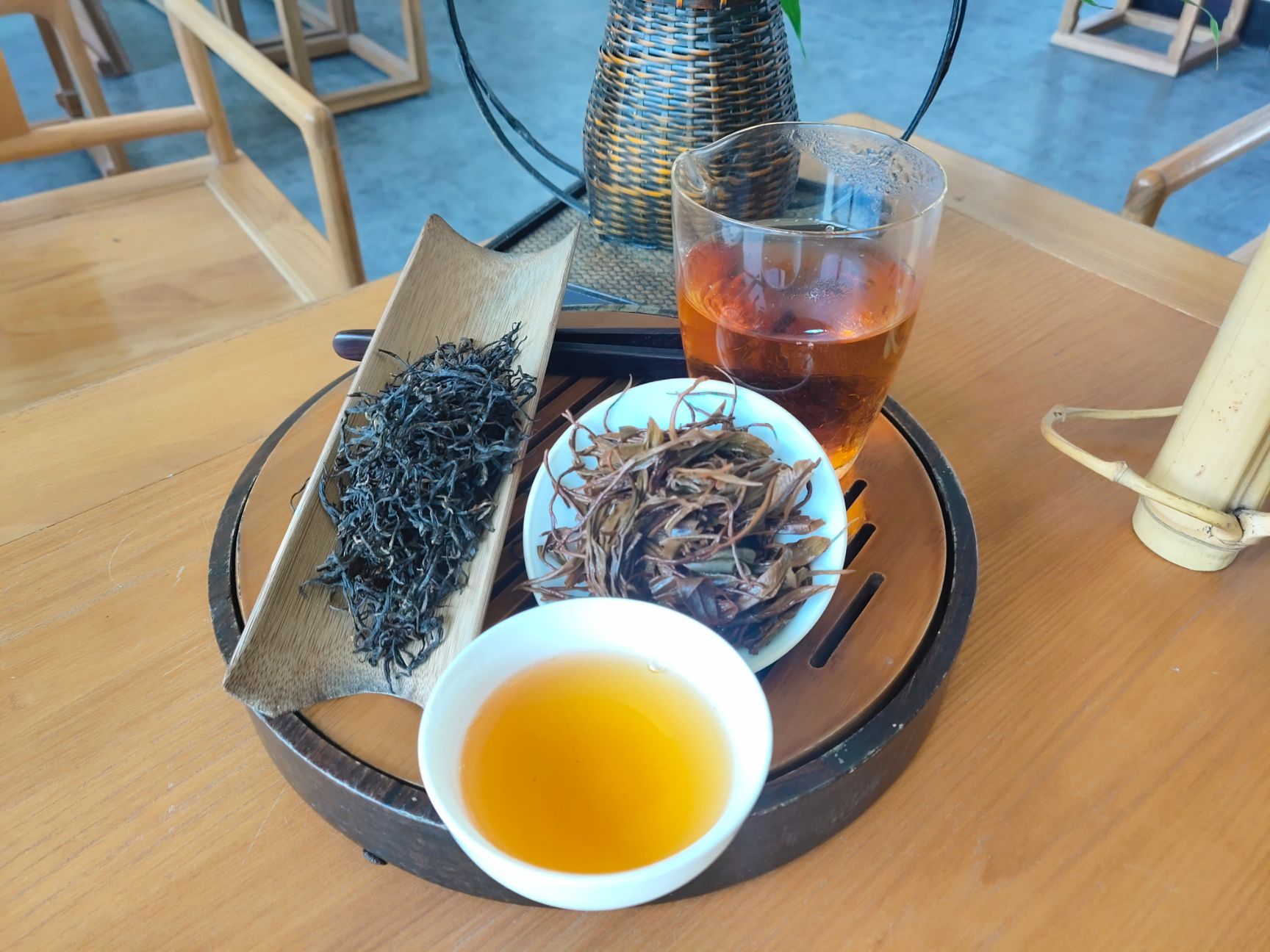  高山有机茶，人工采摘。大量红茶，厂价直销。有需要直接联系。