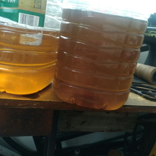 山茶油  地处湘南粤北交界山区昼夜温差大，茶山是割草机除草，油绿色食品