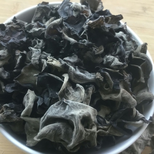 柞水椴木黑木耳，自家种植的，口感软糯，营养味美，产地货源。