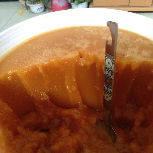 凤县产地直发质量保证秦岭土蜂巢蜜一年取蜜一次蜂箱在山沟里无人管理