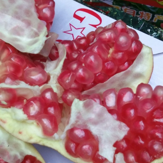 蒙自市 蒙自甜石榴，粒大，皮薄，甜份高