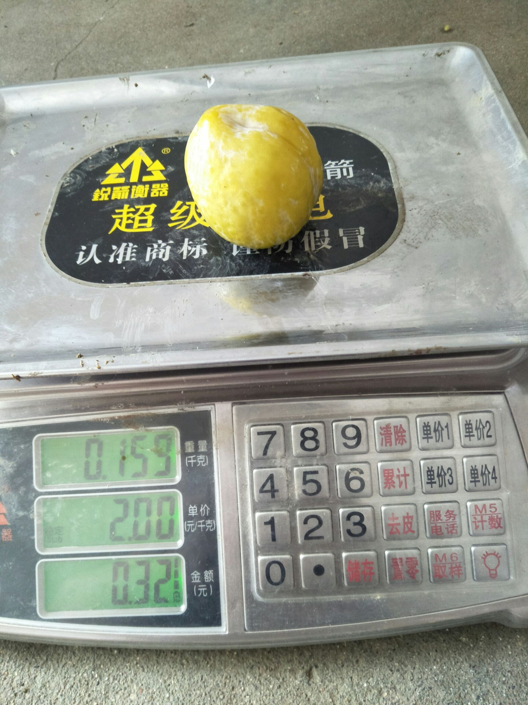  炎陵奈李新鲜，口感甜大人小孩都喜欢吃。