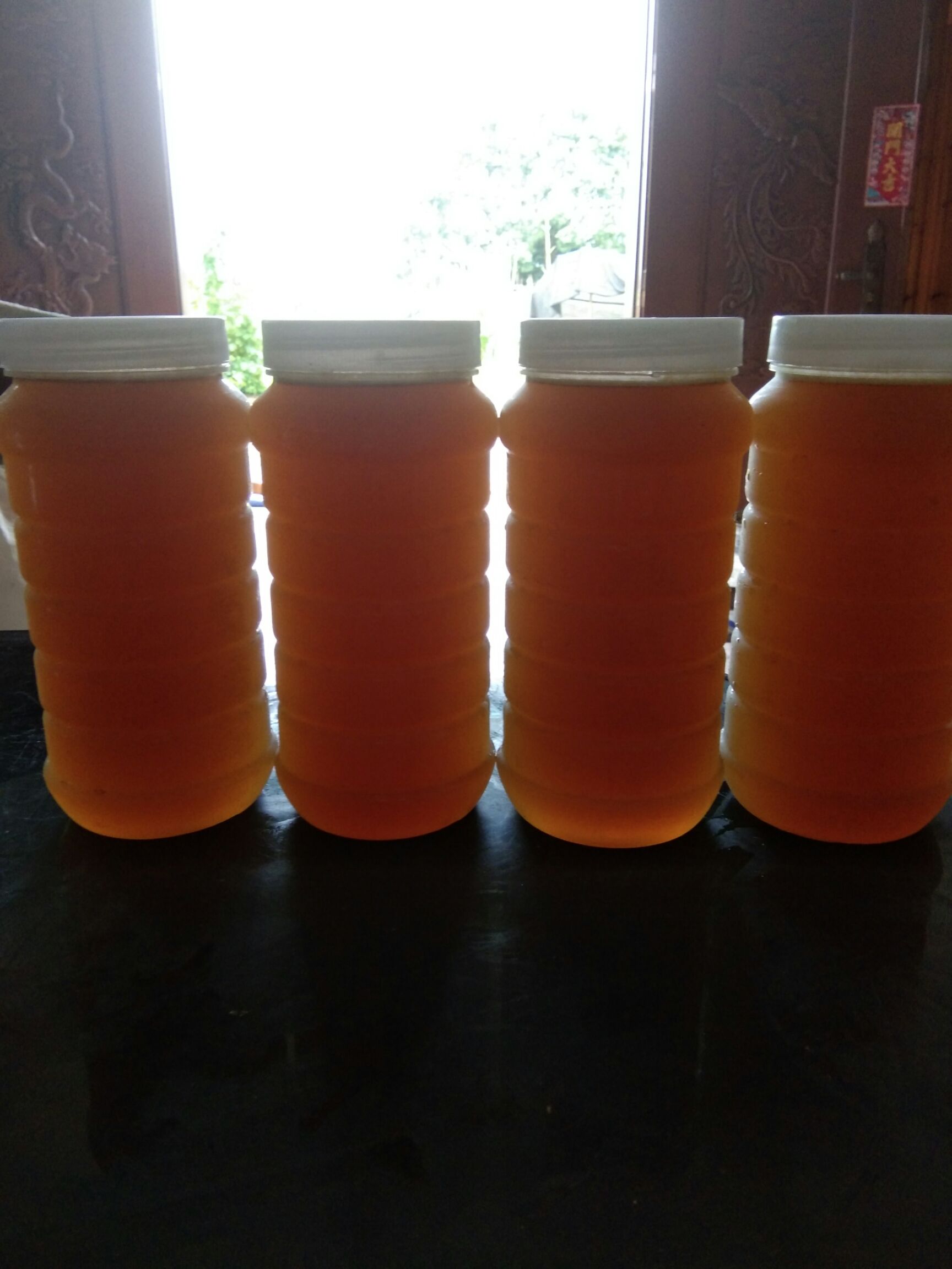 土蜂蜜  塑料瓶装 98% 