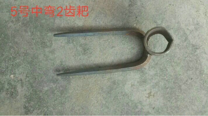 钦州耙子类 中弯2齿耙手工锻打 松碎土壤 平整草坪耙子钉耙 锄头镐头农具