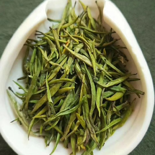 思茅竹叶青茶 云南的大叶种“竹叶青”——滇绿青针
原料品种:大叶种实生苗