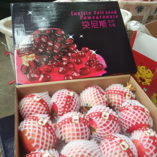 攀枝花突尼斯软籽石榴 6~8两。
