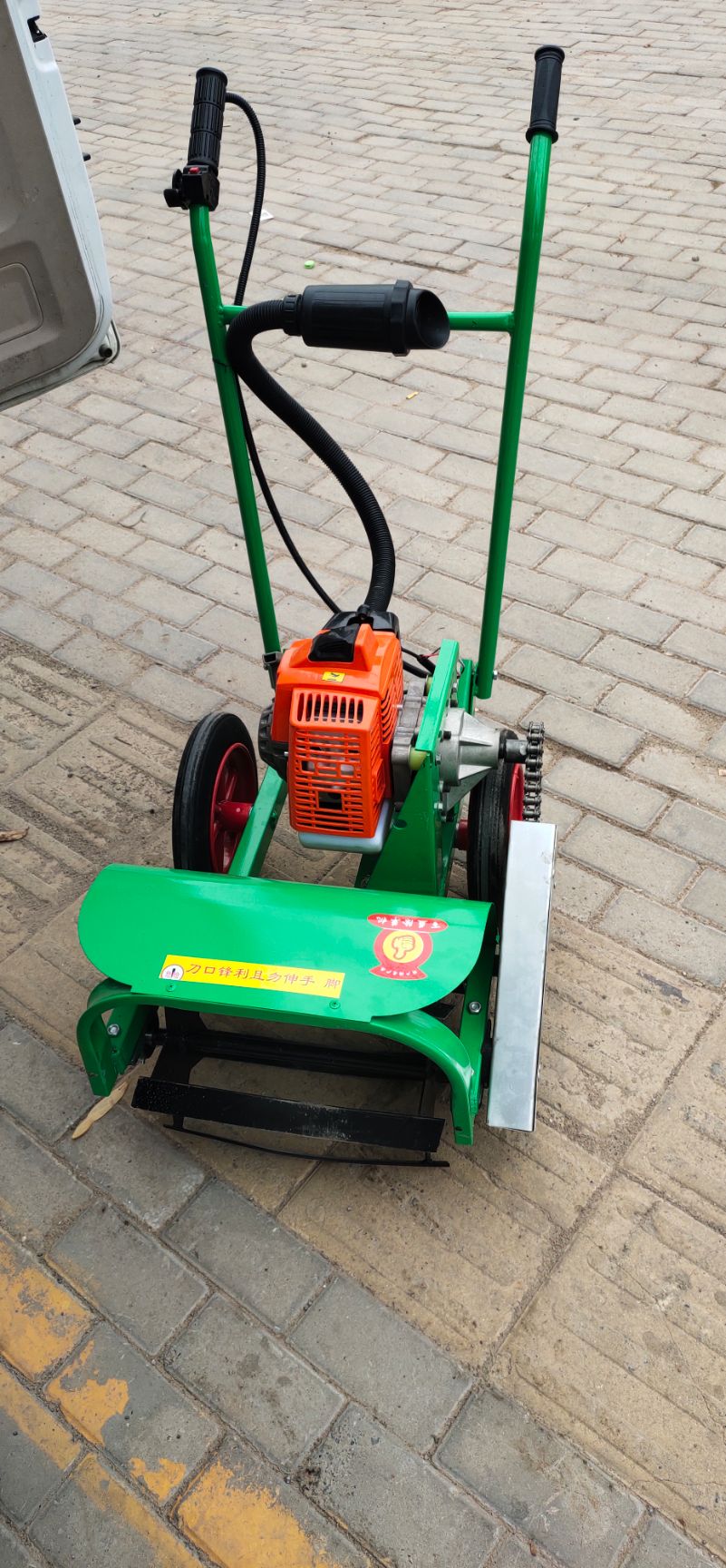  汽油除草机 果园除草好帮手