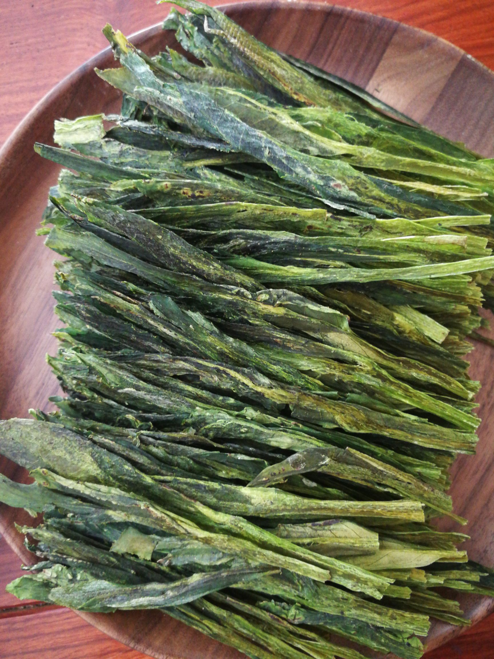 猴魁  口感醇厚，兰香高长。