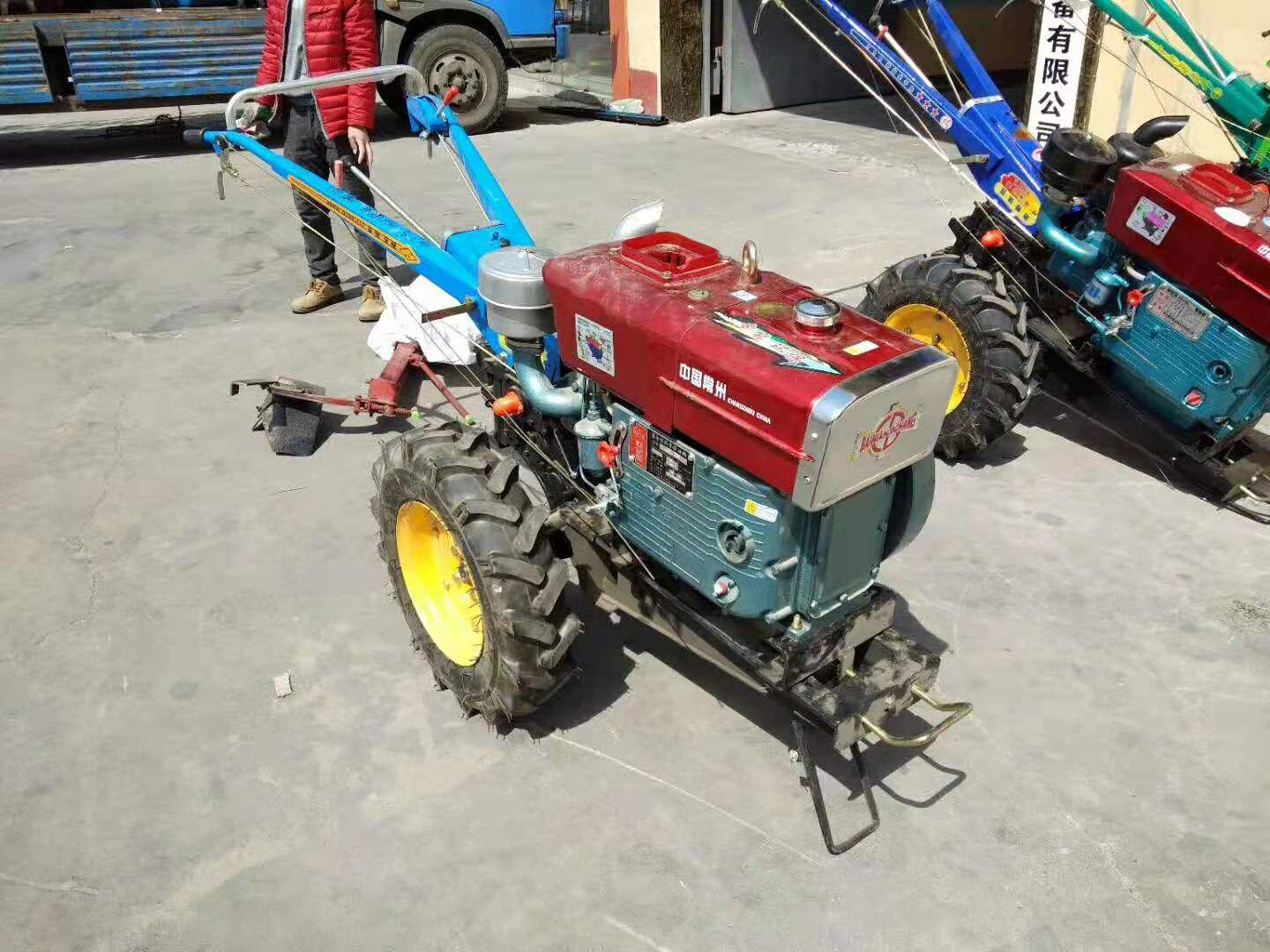  手扶拖拉机带开沟机 旋耕机